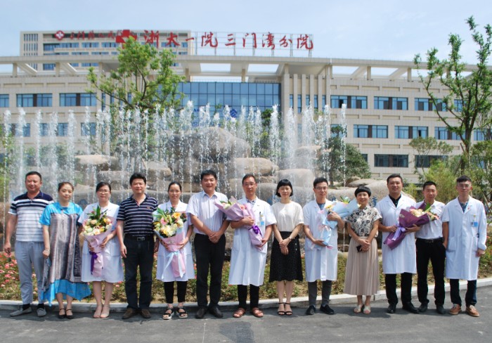 合影.jpg 合影.jpg
