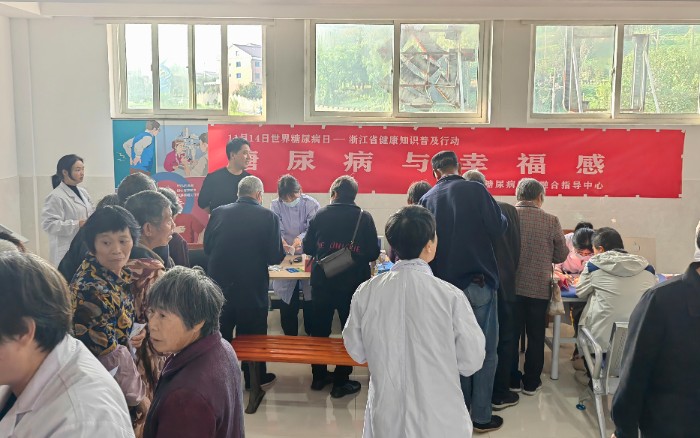 义诊现场.jpg 义诊现场.jpg
